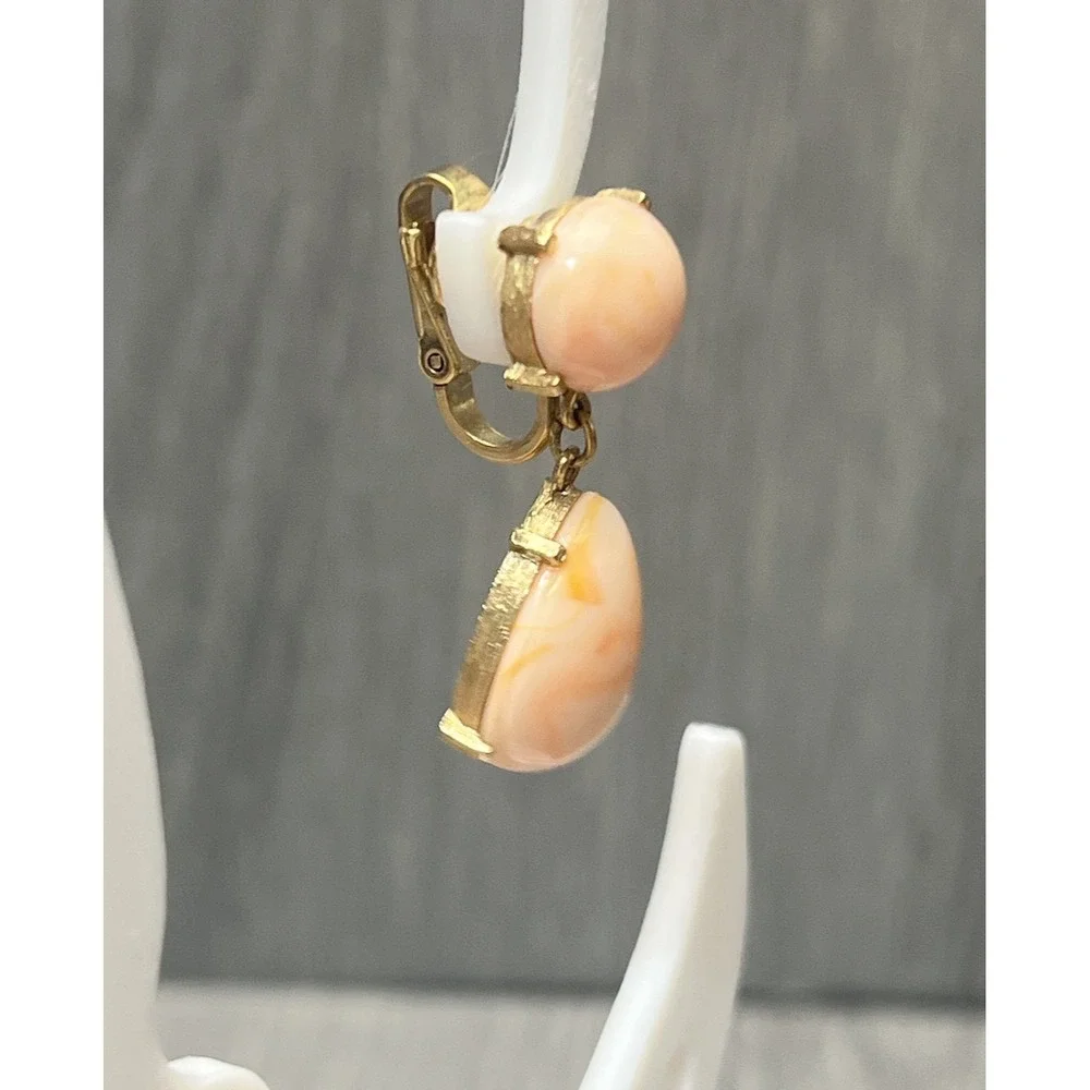 Vintage TRIFARI Peach Pink White Swirl Clip On Dangle Earrings Gold Tone